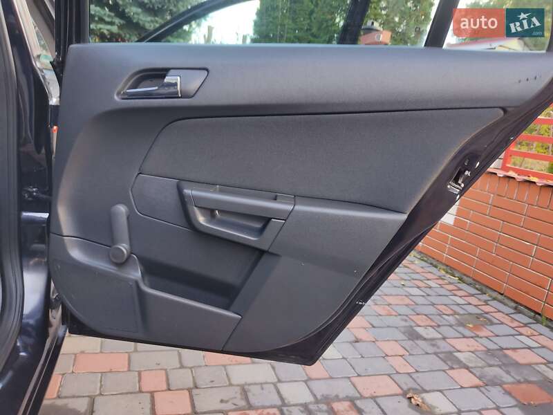 Универсал Opel Astra 2010 в Умани