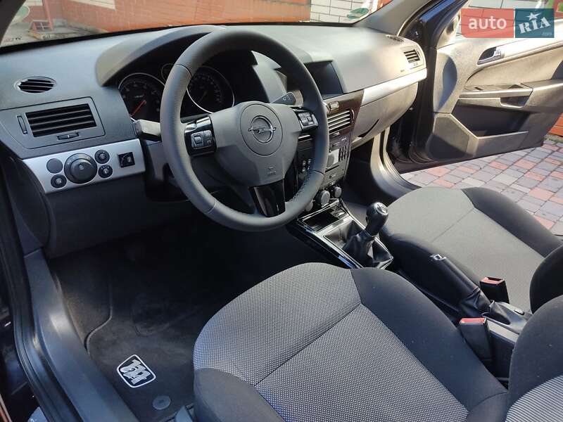 Универсал Opel Astra 2010 в Умани