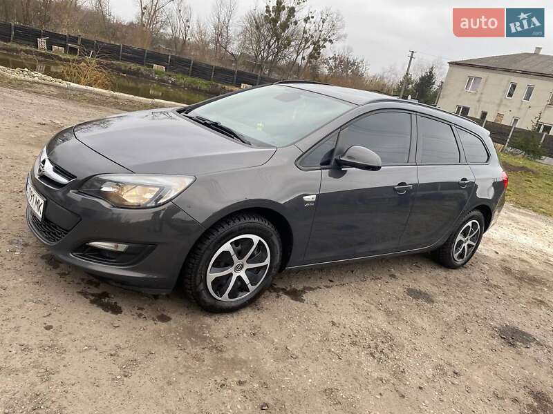 Універсал Opel Astra 2013 в Жовкві
