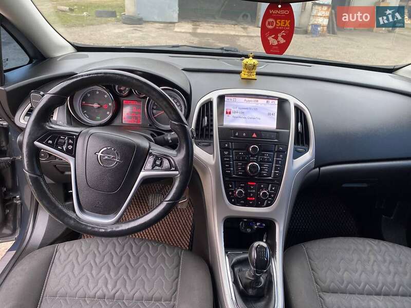 Універсал Opel Astra 2013 в Жовкві