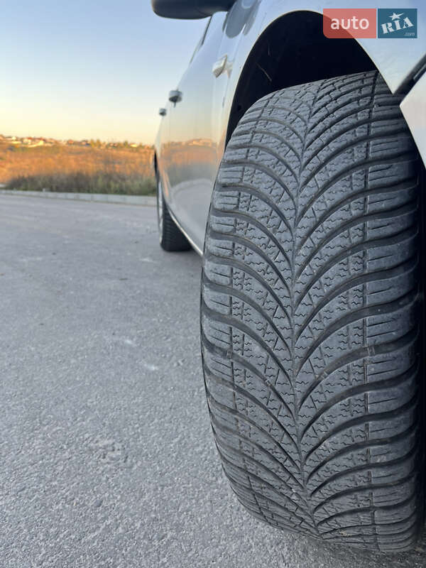 Универсал Opel Astra 2011 в Ровно