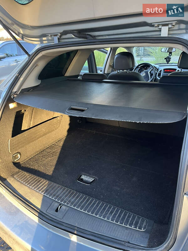 Универсал Opel Astra 2011 в Ровно