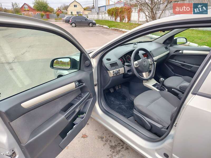 Хетчбек Opel Astra 2007 в Прилуках фото 2 Хетчбек Opel Astra 2007 в Прилуках