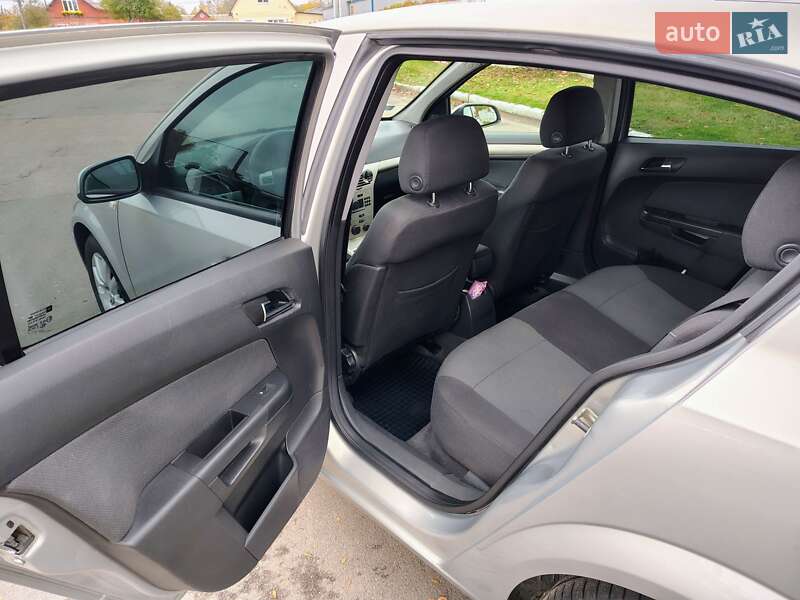 Хетчбек Opel Astra 2007 в Прилуках фото 8 Хетчбек Opel Astra 2007 в Прилуках