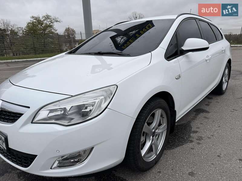 Універсал Opel Astra 2011 в Харкові