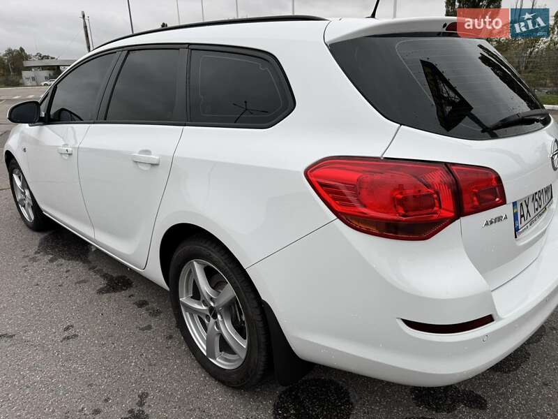 Універсал Opel Astra 2011 в Харкові