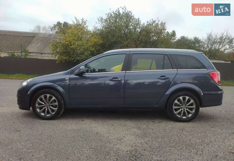 Универсал Opel Astra 2010 в Харькове