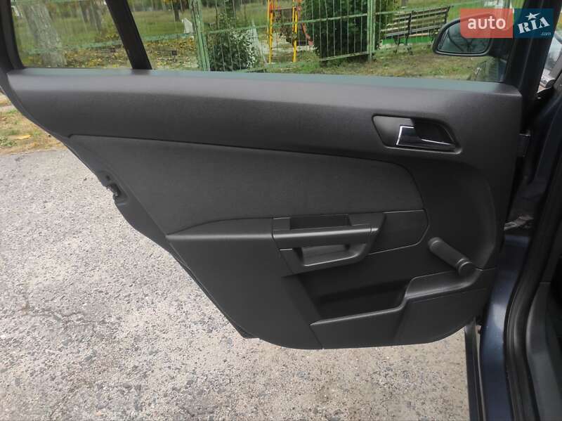 Универсал Opel Astra 2010 в Харькове