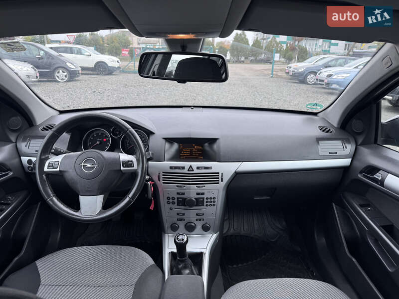 Хэтчбек Opel Astra 2009 в Звенигородке