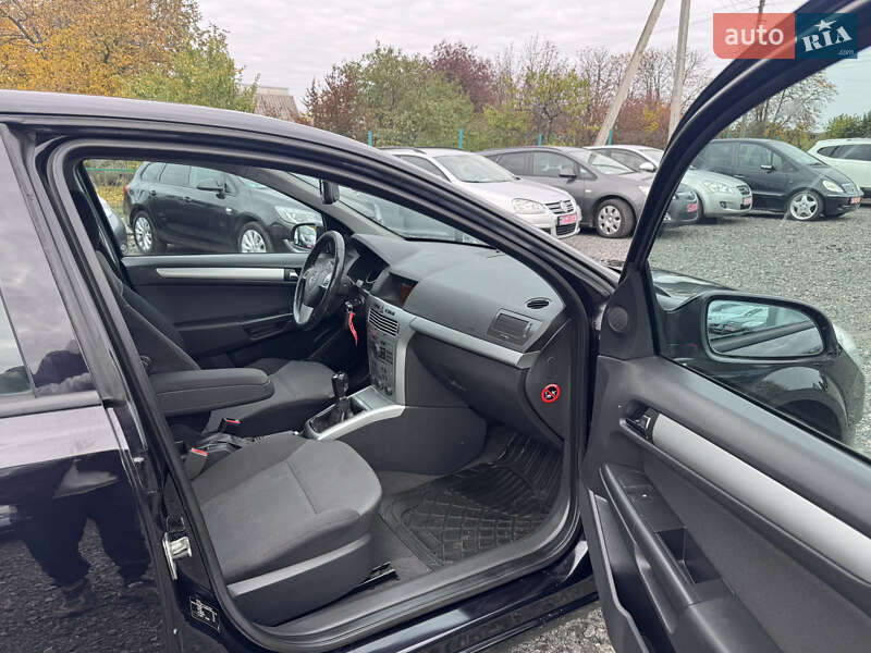 Хэтчбек Opel Astra 2009 в Звенигородке