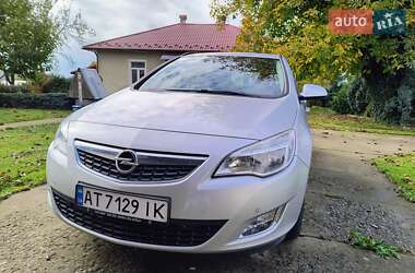 Універсал Opel Astra 2012 в Калуші