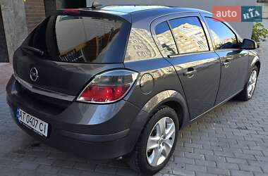 Хэтчбек Opel Astra 2012 в 