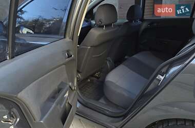 Хэтчбек Opel Astra 2012 в 