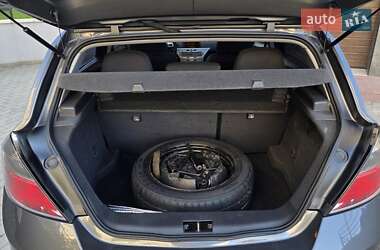 Хэтчбек Opel Astra 2012 в 