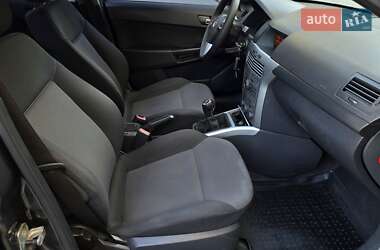 Хэтчбек Opel Astra 2012 в 