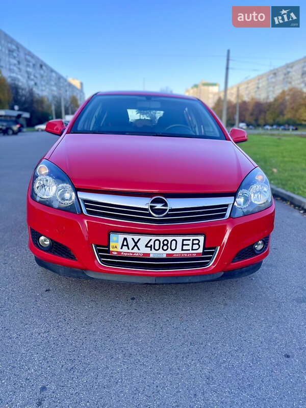 Хэтчбек Opel Astra 2013 в Харькове