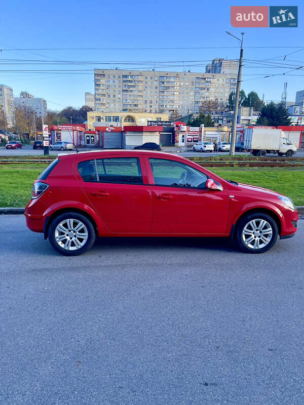 Хэтчбек Opel Astra 2013 в Харькове