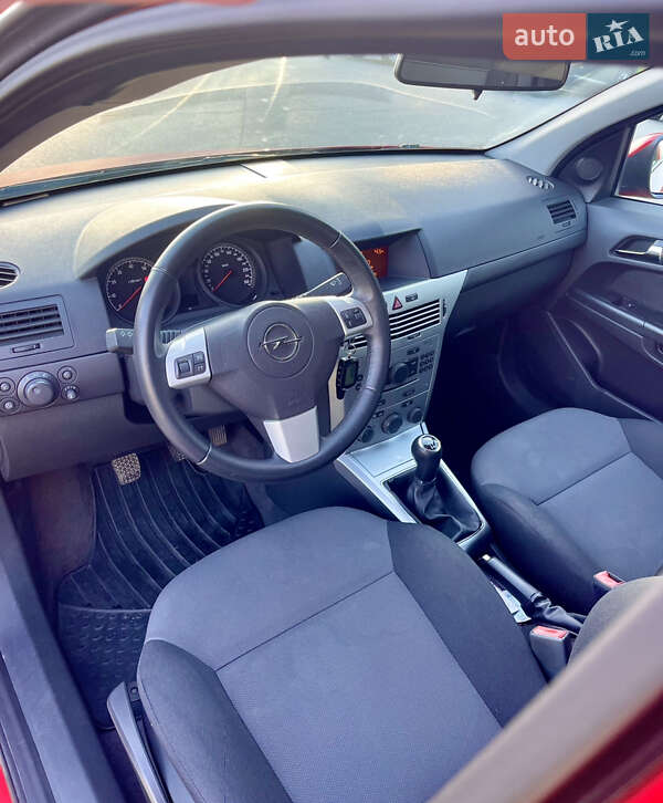 Хэтчбек Opel Astra 2013 в Харькове