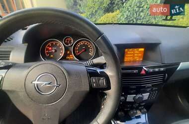 Универсал Opel Astra 2010 в 