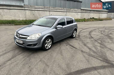 Хэтчбек Opel Astra 2007 в 