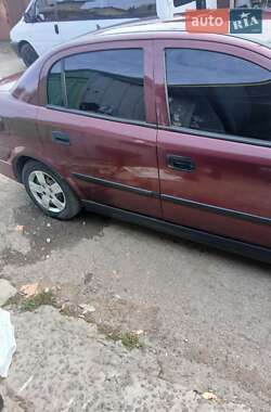 Седан Opel Astra 2003 в  фото 2 Седан Opel Astra 2003 в