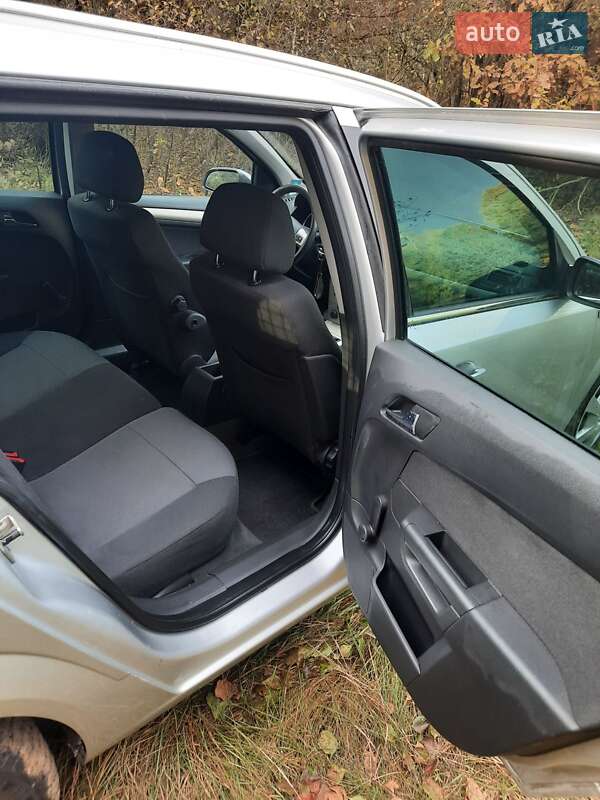 Универсал Opel Astra 2008 в Кременце