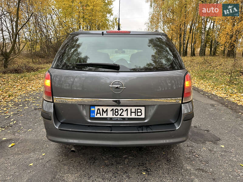 Універсал Opel Astra 2005 в Мені