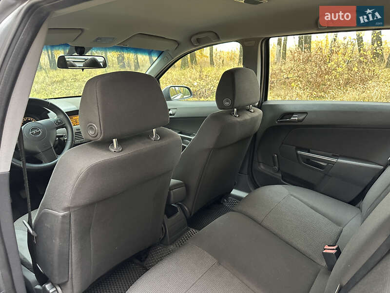 Універсал Opel Astra 2005 в Мені