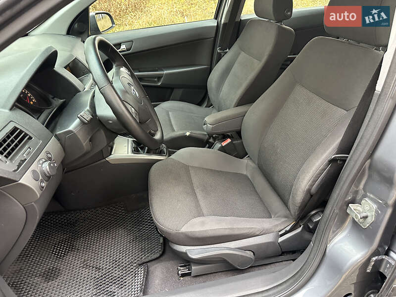 Універсал Opel Astra 2005 в Мені