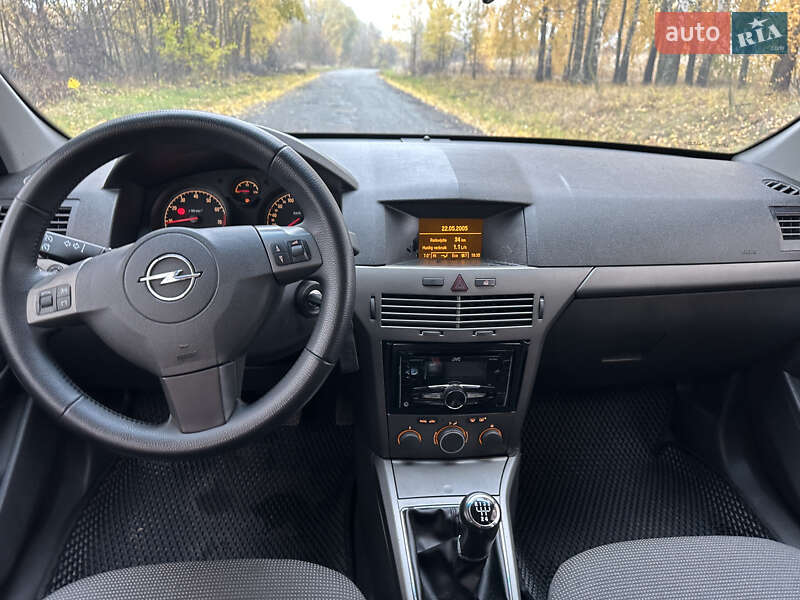 Універсал Opel Astra 2005 в Мені