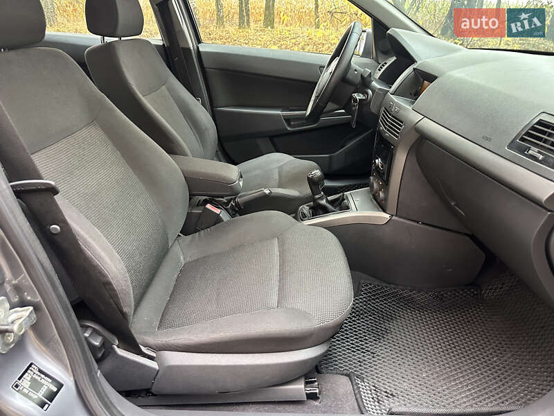 Універсал Opel Astra 2005 в Мені