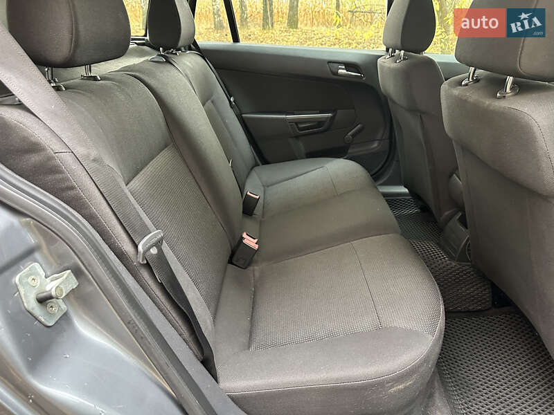 Універсал Opel Astra 2005 в Мені