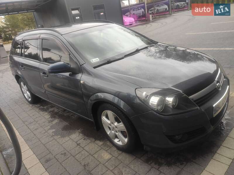 Универсал Opel Astra 2005 в Самборе