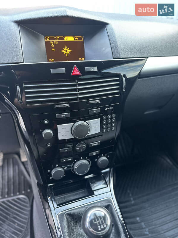 Универсал Opel Astra 2010 в Калуше