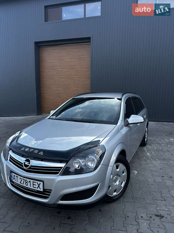 Универсал Opel Astra 2010 в Калуше