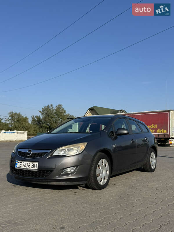 Універсал Opel Astra 2011 в Чернівцях