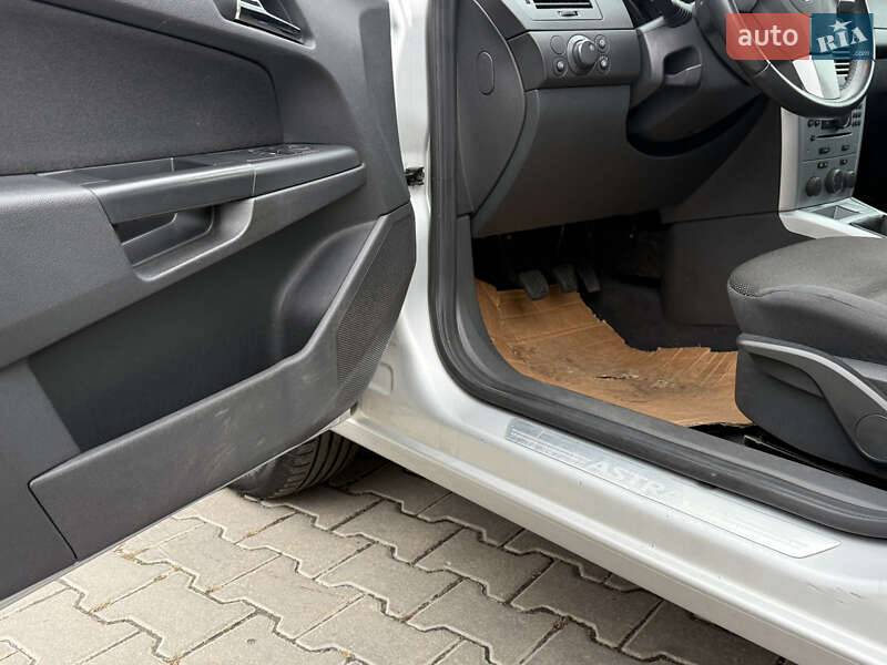 Универсал Opel Astra 2010 в Виннице