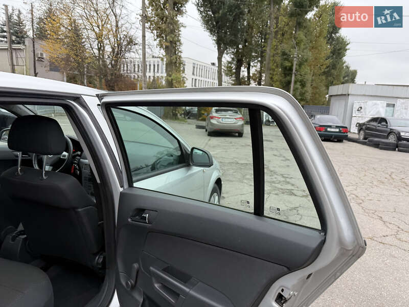 Универсал Opel Astra 2010 в Виннице