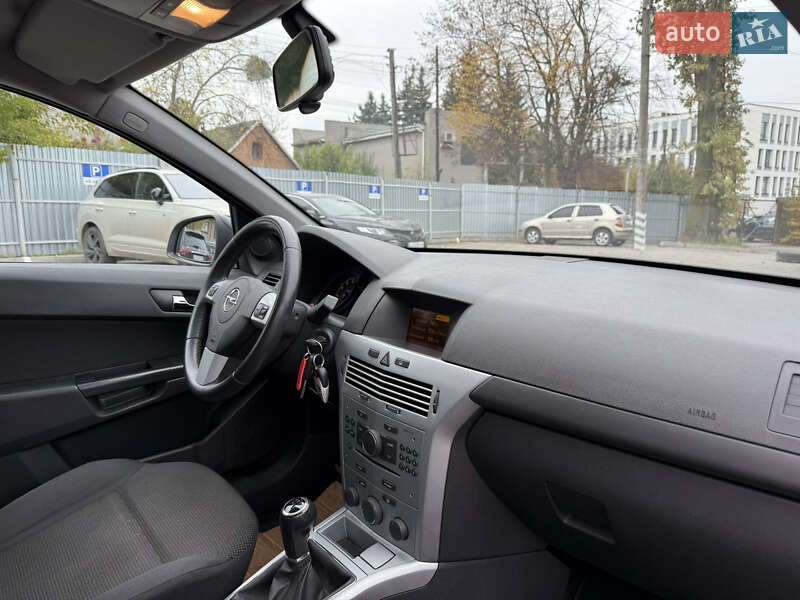 Универсал Opel Astra 2010 в Виннице