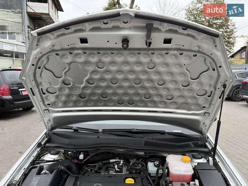 Универсал Opel Astra 2010 в Виннице