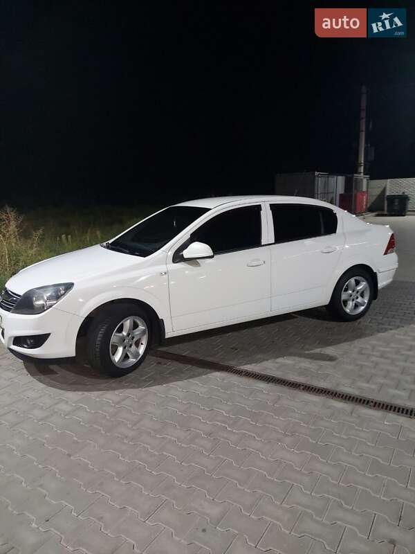 Седан Opel Astra 2014 в Днепре