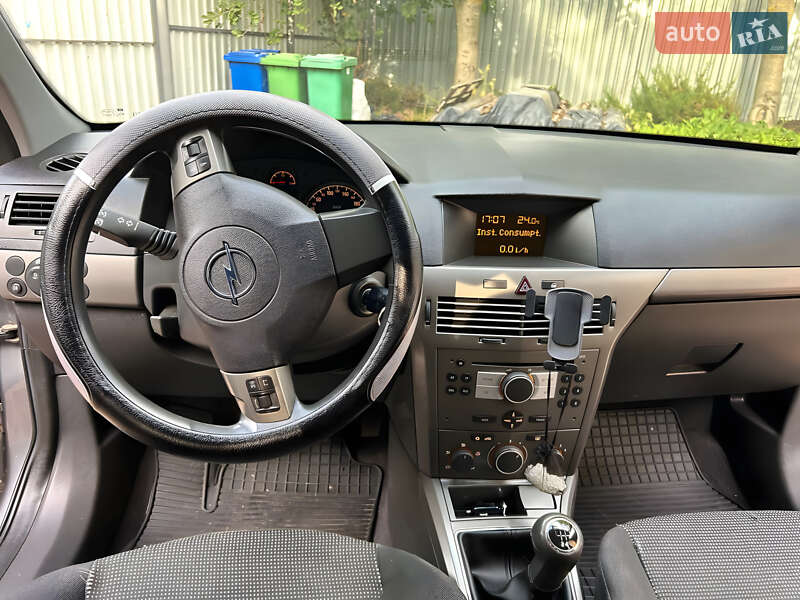 Универсал Opel Astra 2005 в Киеве