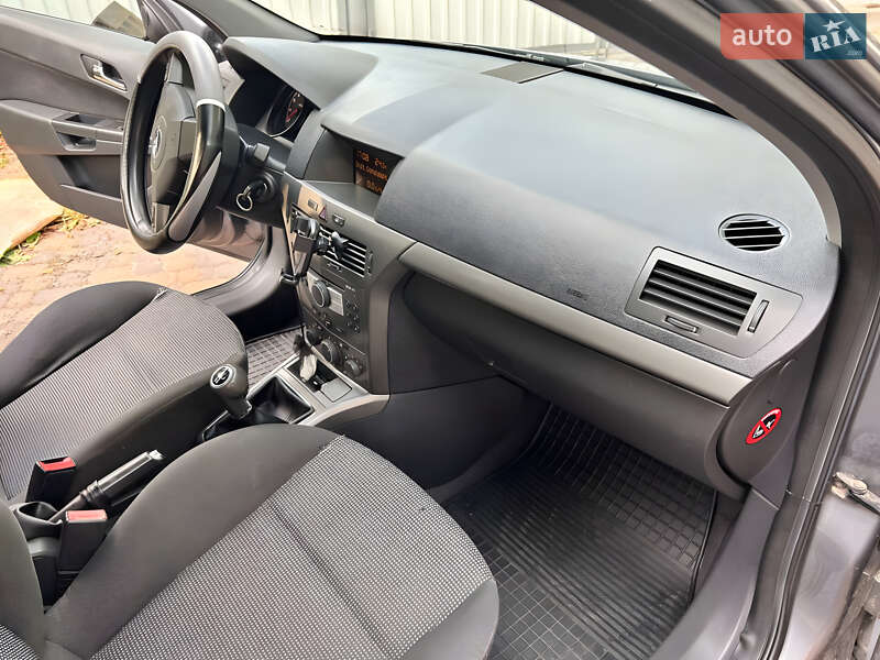 Универсал Opel Astra 2005 в Киеве