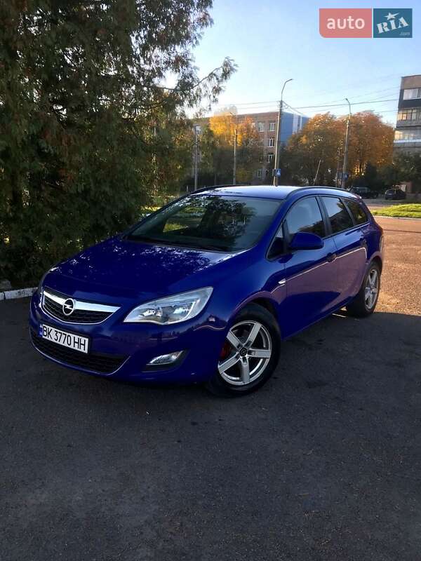Opel Astra 2011 Opel Astra 2011