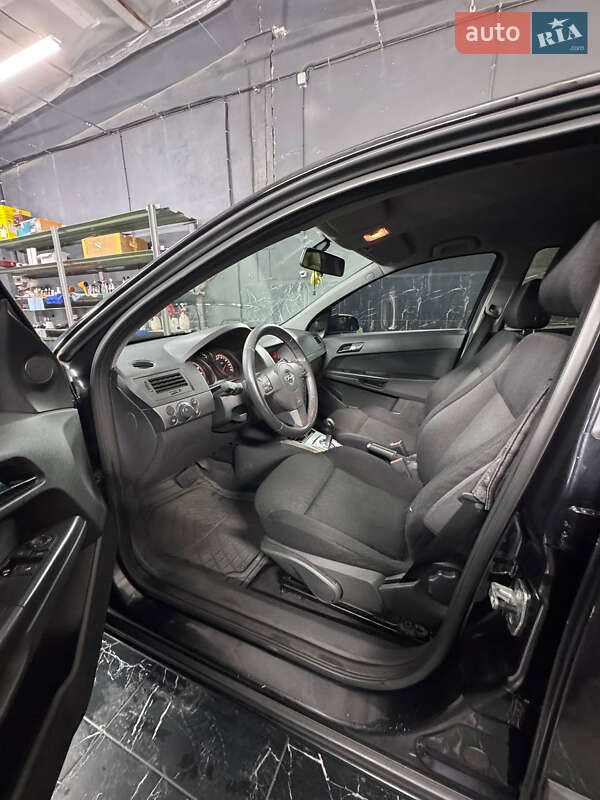 Хэтчбек Opel Astra 2006 в Днепре