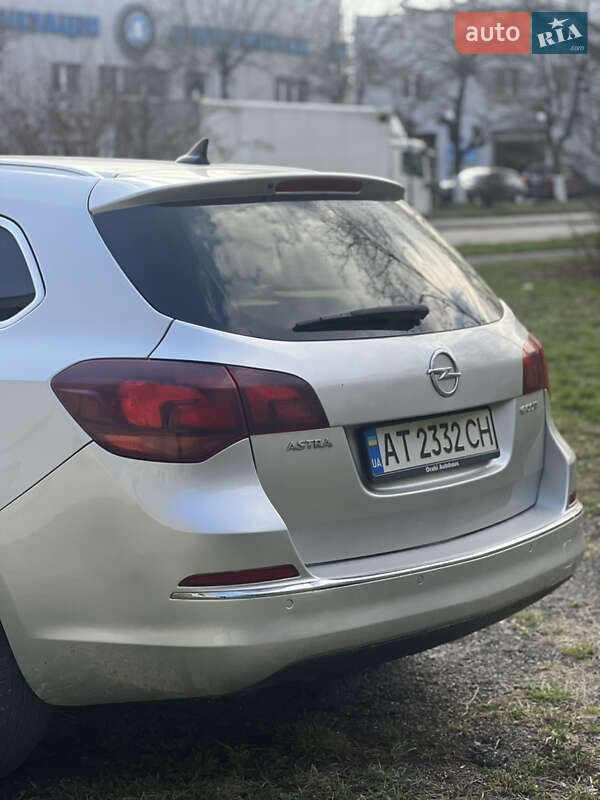 Универсал Opel Astra 2013 в Ивано-Франковске