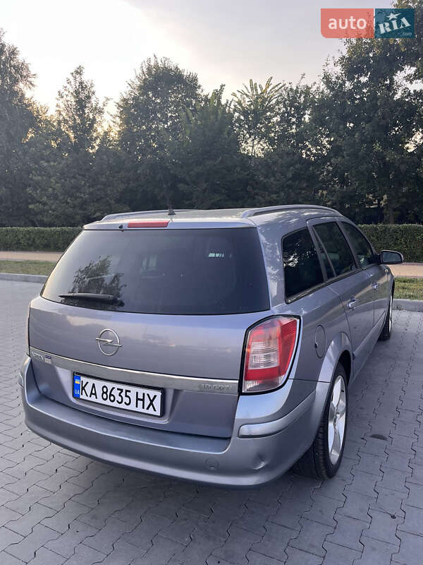 Універсал Opel Astra 2006 в Бучі