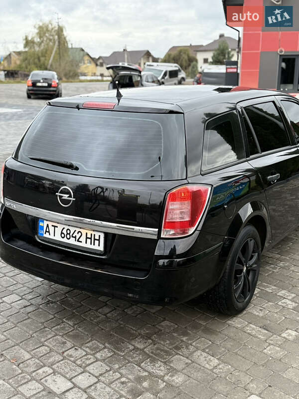 Универсал Opel Astra 2010 в Ивано-Франковске