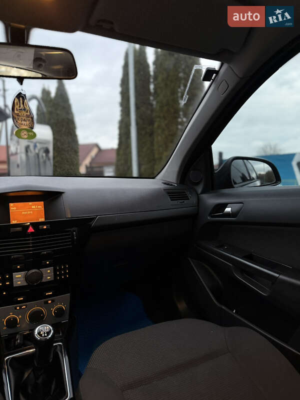 Универсал Opel Astra 2010 в Ивано-Франковске