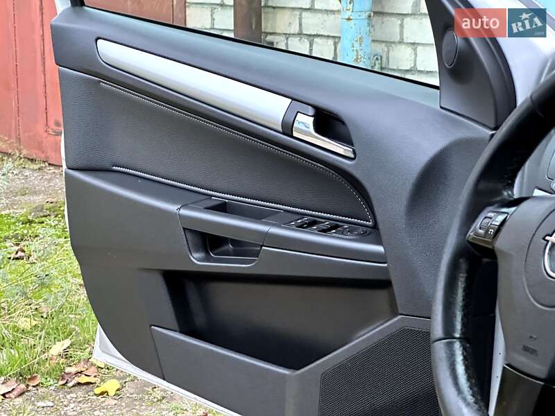 Универсал Opel Astra 2009 в Николаеве